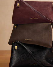 Load image into Gallery viewer, KATIE LOXTON | ORIN TWIST LOCK SMALL SHOULDER BAG | BITTER CHOCOLATE
