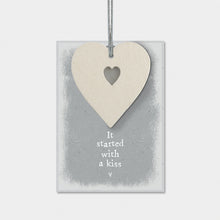 Load image into Gallery viewer, EAST OF INDIA CREAM HEART TAG IT STARTED WITH A KISS GIFT TAG
